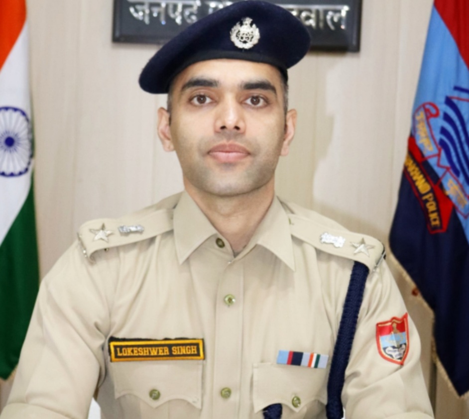 ऑनलाइन ठगी की 1.5 लाख रू0 की धनराशि महिला के खाते में वापस लौटाकर पौड़ी पुलिस ने महिला के चेहरे पर लौटाई मुस्कान