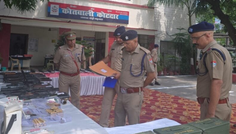 अपर पुलिस अधीक्षक चंद्रमोहन सिंह ने किया थाना कोटद्वार का अर्धवार्षिक निरीक्षण
