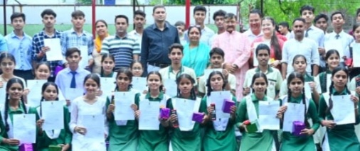 मेधावी छात्र-छात्राओं को मिला सम्मान, विधानसभा अध्यक्ष ऋतु खण्डूडी भूषण ने बढ़ाया उत्साह
