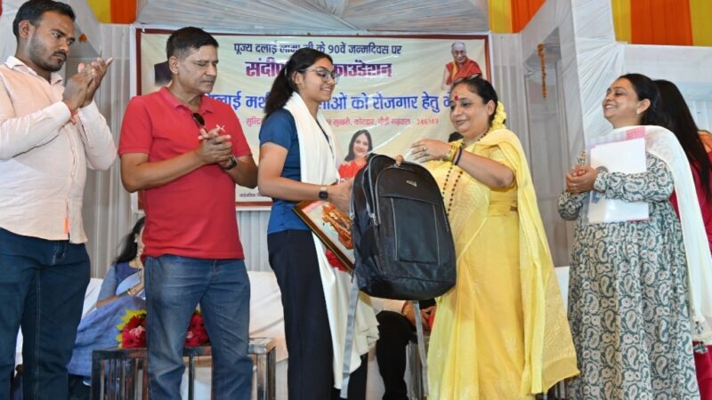 दक्षिण एशियाई सेस्तोबॉल चैंपियनशिप में भारत का प्रतिनिधित्व करने वाली कोटद्वार की अनन्या रावत को विधानसभा अध्यक्ष ऋतु खण्डूडी ने किया सम्मानित