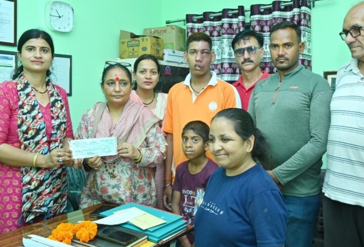 विधानसभा अध्यक्ष ने दिव्यांग बच्चों की देख रेख और उज्जवल भविष्य के लिए संस्था को दी एक लाख की आर्थिक मदद