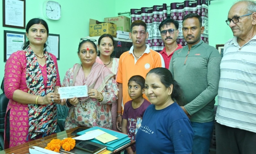 विधानसभा अध्यक्ष ने दिव्यांग बच्चों की देख रेख और उज्जवल भविष्य के लिए संस्था को दी एक लाख की आर्थिक मदद
