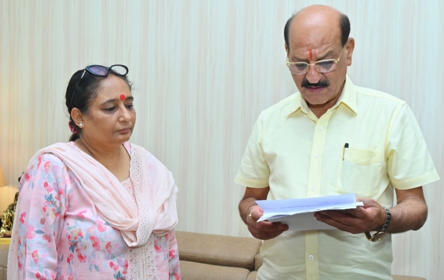 सुखरो नदी के आरक्षित वन क्षेत्र में ₹382.45 की सुरक्षा दीवार निर्माण को लेकर विधानसभा अध्यक्ष ने की वन मंत्री से मुलाकात