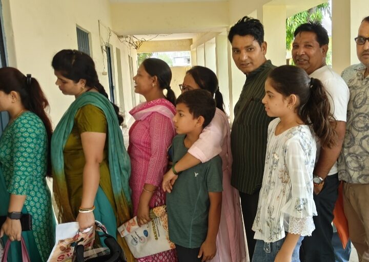 कोटद्वार केंद्रीय विद्यालय में शुरू हुई प्रवेश प्रक्रिया, भारी संख्या में पहुंचे अभिभावक और बच्चे