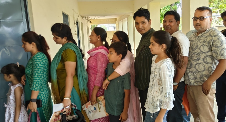 कोटद्वार केंद्रीय विद्यालय में शुरू हुई प्रवेश प्रक्रिया, भारी संख्या में पहुंचे अभिभावक और बच्चे