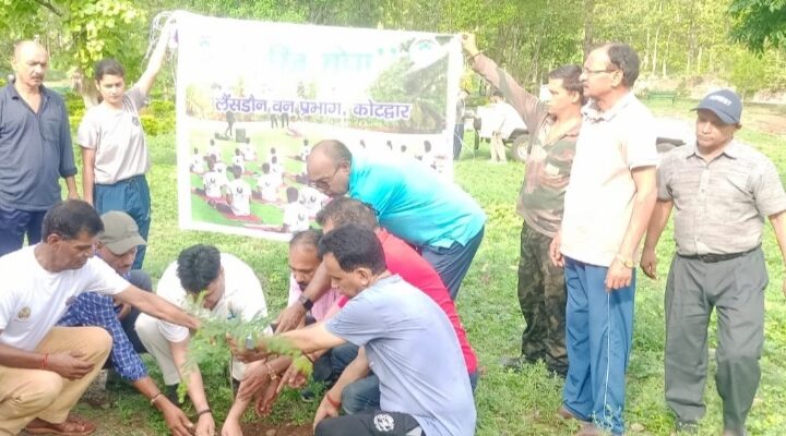 लैंसडाउन वन प्रभाग के कोटद्वार रेंज के नगर वन में मनाया गया हरित योगा