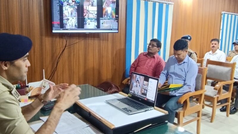 त्रिस्तरीय पंचायत चुनाव के दृष्टिगत एसएसपी पौड़ी द्वारा जनपद के सभी थाना प्रभारियों की ऑनलाइन माध्यम से ली गई गोष्ठी