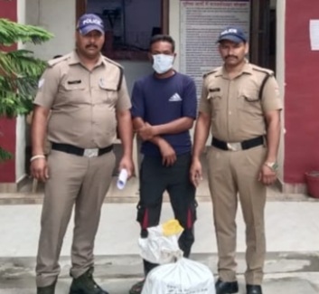 कोटद्वार पुलिस ने 2 पेटी अवैध अंग्रेज़ी शराब के साथ 2 व्यक्तियों को किया गिरफ्तार
