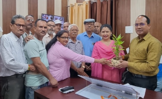 कांग्रेसियों ने कोटद्वार नगर आयुक्त से की शिष्टाचार भेंट