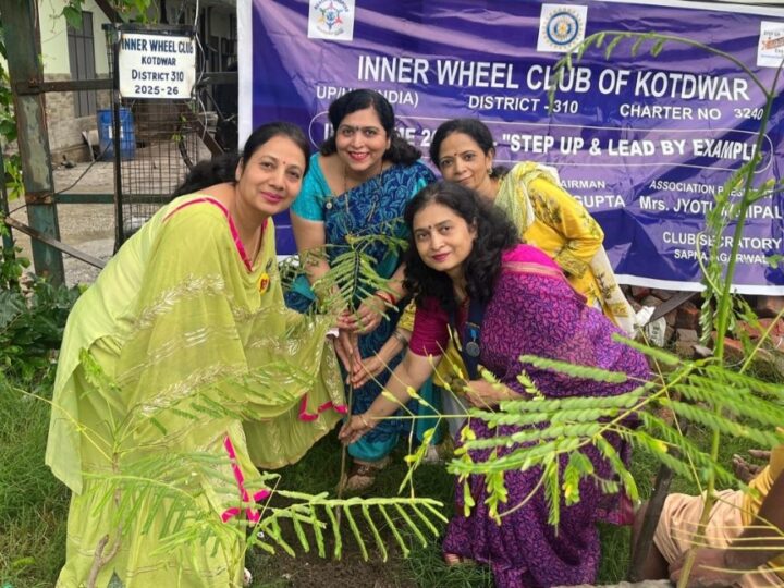 इनरव्हील क्लब ने रेलवे गार्डन में किया वृक्षारोपण