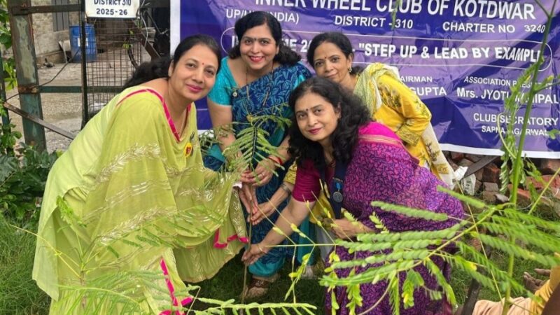 इनरव्हील क्लब ने रेलवे गार्डन में किया वृक्षारोपण