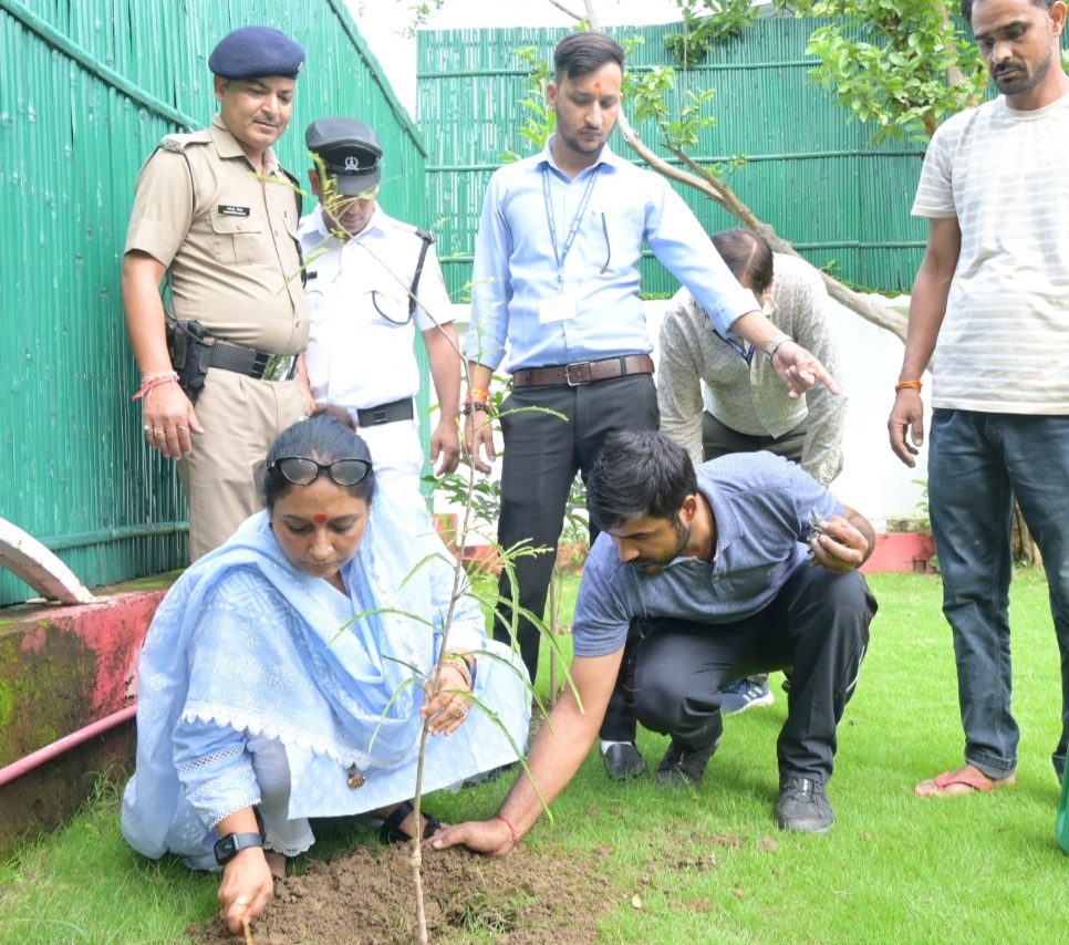 विधानसभा अध्यक्ष ऋतु खण्डूडी भूषण ने हरेला पर्व पर किया पौधारोपण, दिया पर्यावरण संरक्षण व सांस्कृतिक जागरूकता का संदेश