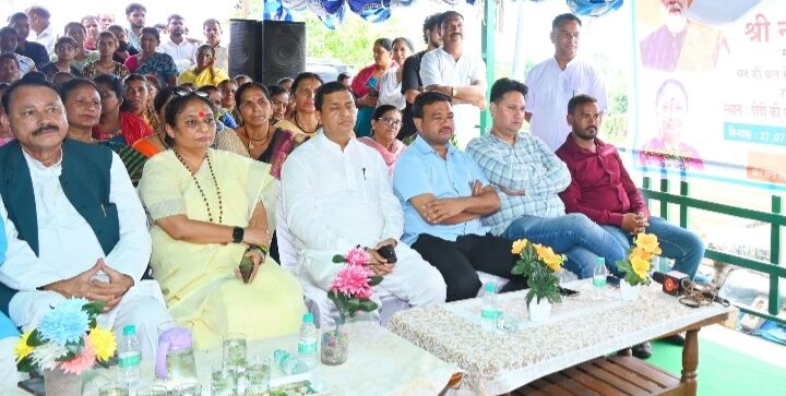 विधानसभा अध्यक्ष ने ‘दीदी की पाठशाला’ में बच्चों संग सुनी प्रधानमंत्री नरेंद्र मोदी की ‘मन की बात’