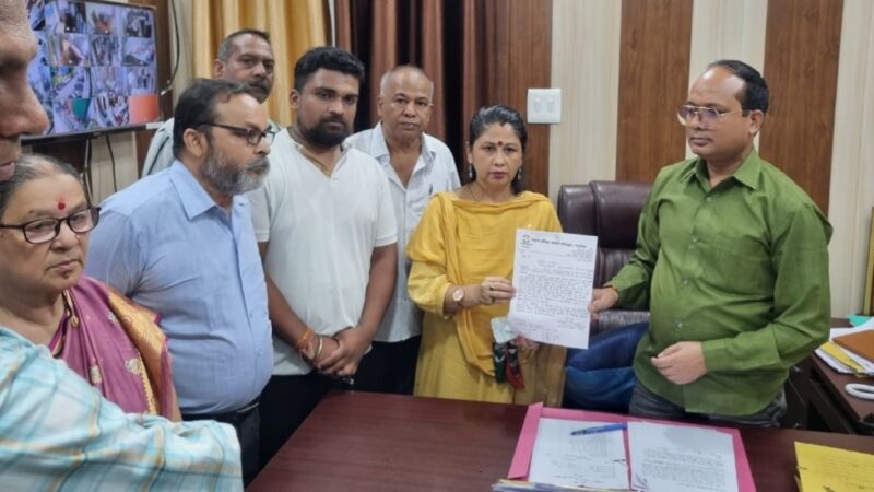 उदयरामपुर में नगर निगम के वाहन की टक्कर में मरने वाले व्यक्ति के लिए कांग्रेस ने की मुवाज़े की मांग