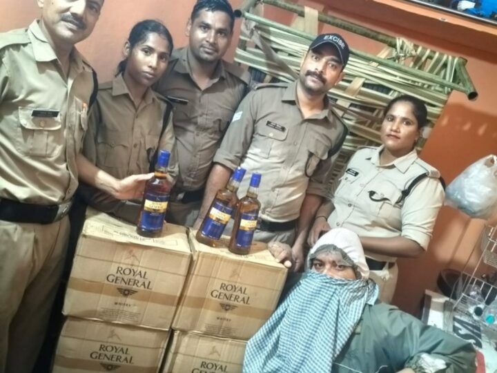 कोटद्वार आबकारी विभाग ने पकड़ी चंडीगढ़ ब्रांड की अवैध शराब, एक युवक हिरासत में