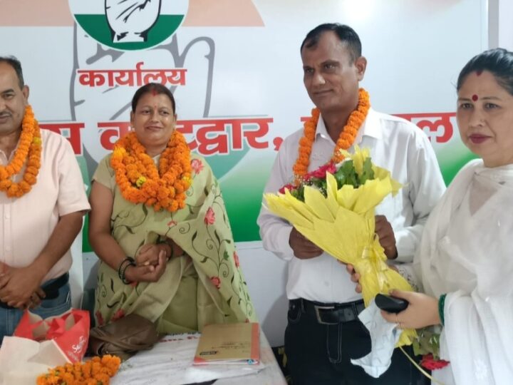 कांग्रेसियों ने कविता डबराल का जिला पंचायत सदस्य निर्वाचित होने पर किया स्वागत
