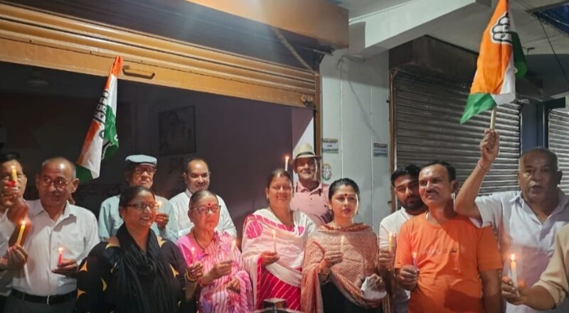 वोट चोरी के विरोध में कोटद्वार जिला कांग्रेस ने निकाला केंडिल मार्च