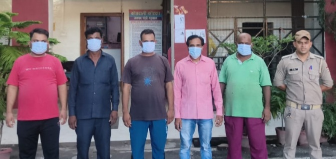 घर में घुसकर गुण्डागर्दी कर मारपीट करने वाले 5 अभियुक्त गिरफ्तार