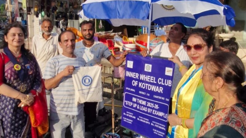 इनरव्हील क्लब ने वितरित किये shelter व खाने का सामान