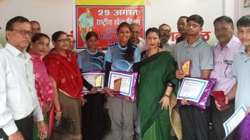 कांग्रेस ने हाकी के जादूगर ‘मेजर ध्यान चंद’ को 120वीं जयंती पर किया याद, 4 उदीयमान खिलाड़ियों को किया सम्मानित