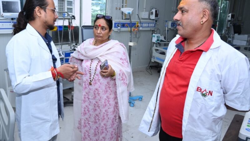 स्वास्थ्य केंद्र में ही दवाई उपलब्ध करवाएं, बाहर की दुकानों पर भेजना बंद करें- ऋतु खण्डूडी भूषण