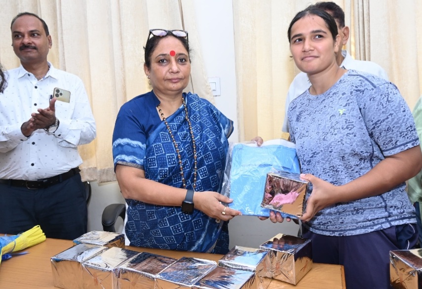 कोटद्वार के 32 बॉक्सिंग चैंपियंस का विधायक ऋतु खण्डूडी भूषण ने किया सम्मान