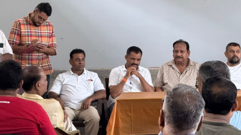व्यापार संघ ने पूर्व जिलाध्यक्ष बीरेंद्र सिंह रावत को अपनी समस्याओं से कराया अवगत