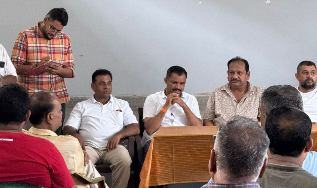 व्यापार संघ ने पूर्व जिलाध्यक्ष बीरेंद्र सिंह रावत को अपनी समस्याओं से कराया अवगत