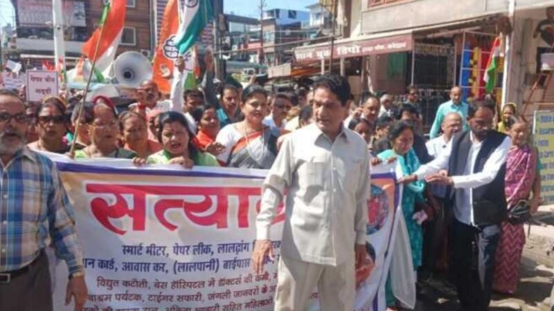 कोटद्वार की विभिन्न समस्याओं के समाधान के लिए पूर्व कैबिनेट मंत्री सुरेंद्र सिंह नेगी ने शुरु किया सत्याग्रह