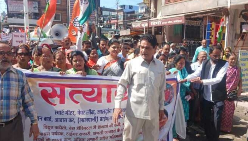 कोटद्वार की विभिन्न समस्याओं के समाधान के लिए पूर्व कैबिनेट मंत्री सुरेंद्र सिंह नेगी ने शुरु किया सत्याग्रह