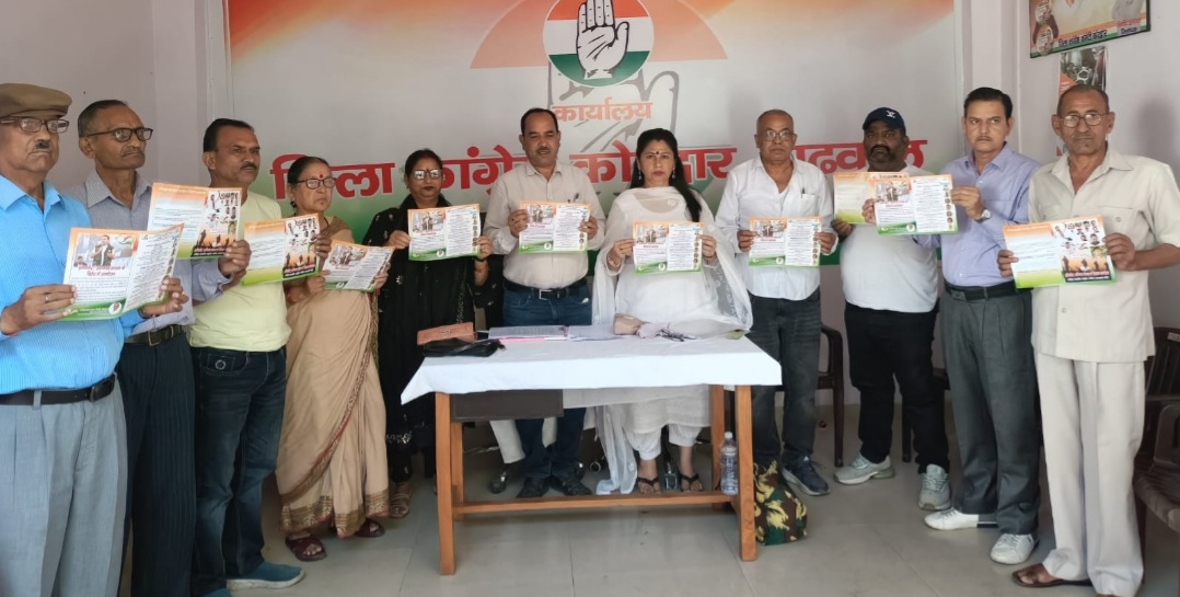 जिला कांग्रेस कोटद्वार ने कोटद्वार की ज्वलन्त समस्याओं को लेकर चलाया हस्ताक्षर अभियान