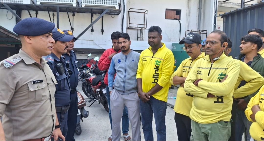 Traffic police ने “Blinkit से लेकर Zomato तक, सभी डिलीवरी कर्मियों को सत्यापन करवाने और यातायात नियमों के पालन करने हेतु दिये दिशा-निर्देश