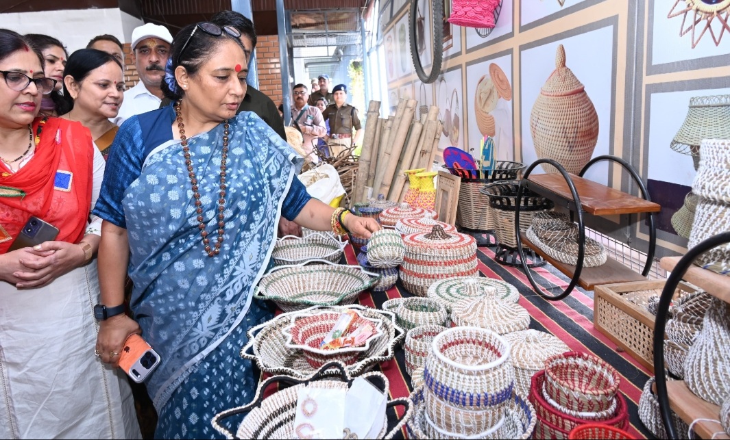 विधानसभा अध्यक्ष ने पीरूल, बेंत ( रिंगाल ) से निर्मित उत्पादों का किया निरीक्षण
