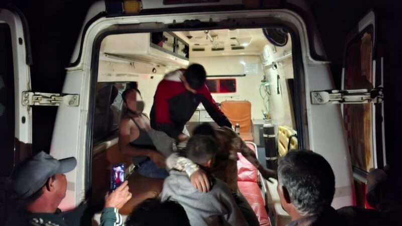 चरेख में वाहन दुर्घटनाग्रस्त के घायलों के लिए देवदूत बनी पौड़ी पुलिस