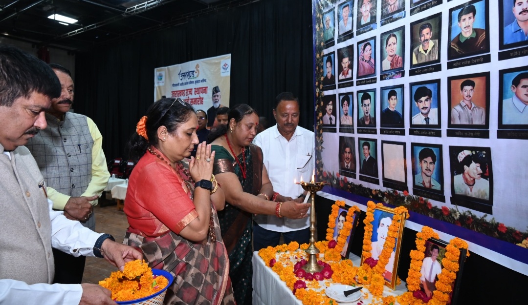 विधानसभा अध्यक्ष ने राज्य स्थापना दिवस की रजत जयंती के अवसर पर आंदोलनकारियों को किया सम्मानित