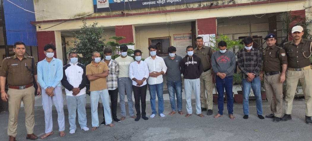 कोटद्वार के डिग्री कॉलेज में गुंडागिर्दी के साथ माहौल बिगाड़ने वाले युवकों पर की गयी वैधानिक कार्यवाही