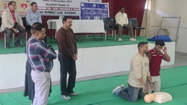 रोटरी क्लब व इनरव्हील क्लब पिंक ने विद्यार्थियों को दी फर्स्ट एड एवं सी पी आर के सम्बन्ध मे जानकारी
