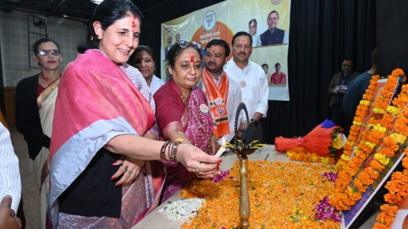 विधानसभा अध्यक्ष ने “आत्मनिर्भर भारत संकल्प अभियान” के तहत आयोजित “महिला सम्मेलन” में किया प्रतिभाग