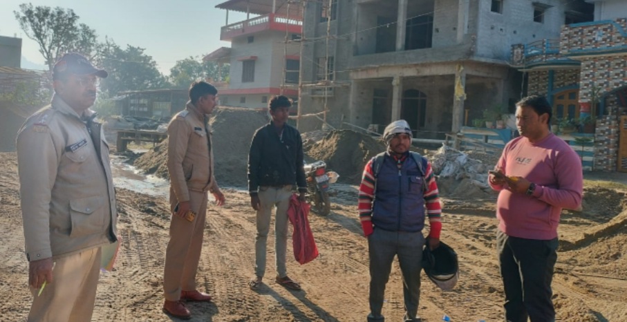 सत्यापन ना करने पर 6 मकान मालिकों पर की गई चालानी कार्यवाही