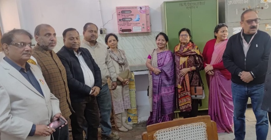 रोटरी क्लब ने लगायी सेनेटरी नेपकीन पैड वेडिंग मशीन