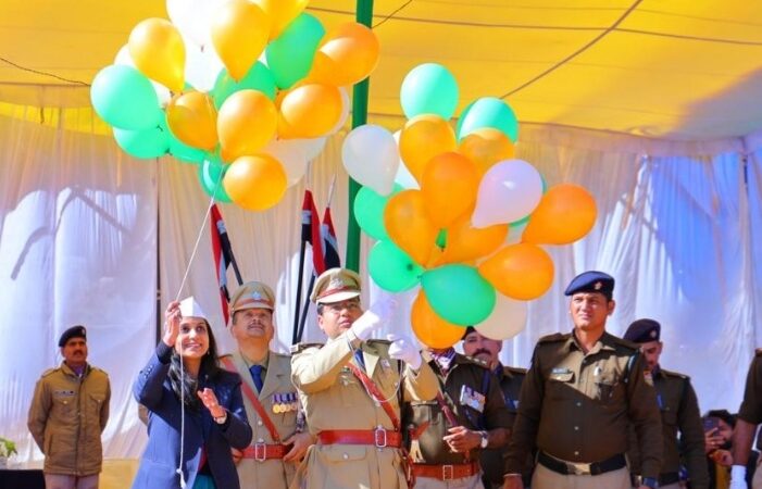 रंगारंग कार्यक्रमों के साथ धूमधाम से मनाया गया 77वां गणतंत्र दिवस