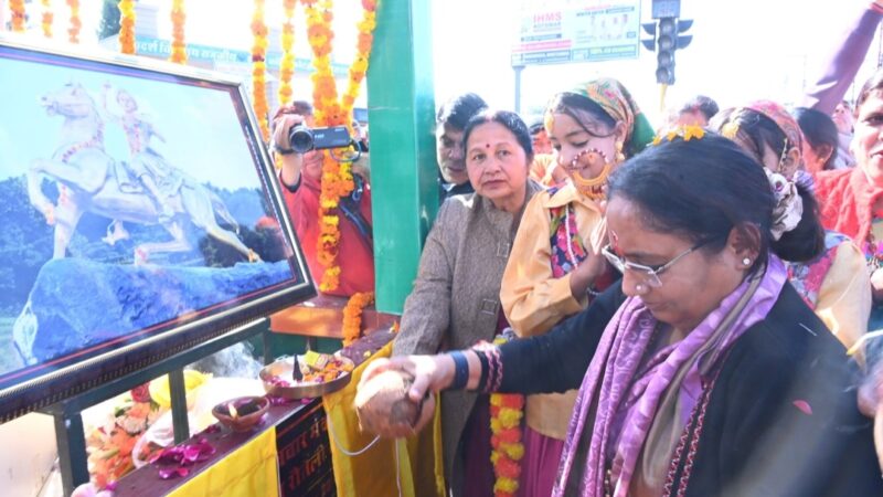 विधानसभा अध्यक्ष ऋतु खण्डूडी भूषण ने वीरांगना तीलू रौतेली की प्रतिमा का किया ऐतिहासिक लोकार्पण