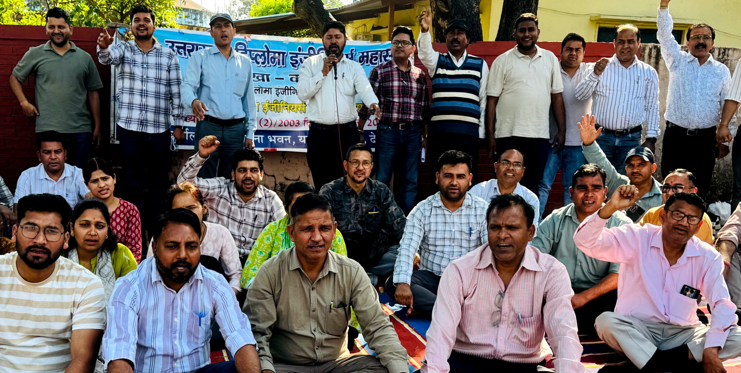 27 सूत्रीय समस्याओं के समाधान न होने पर भड़के डिप्लोमा इंजीनियर्स