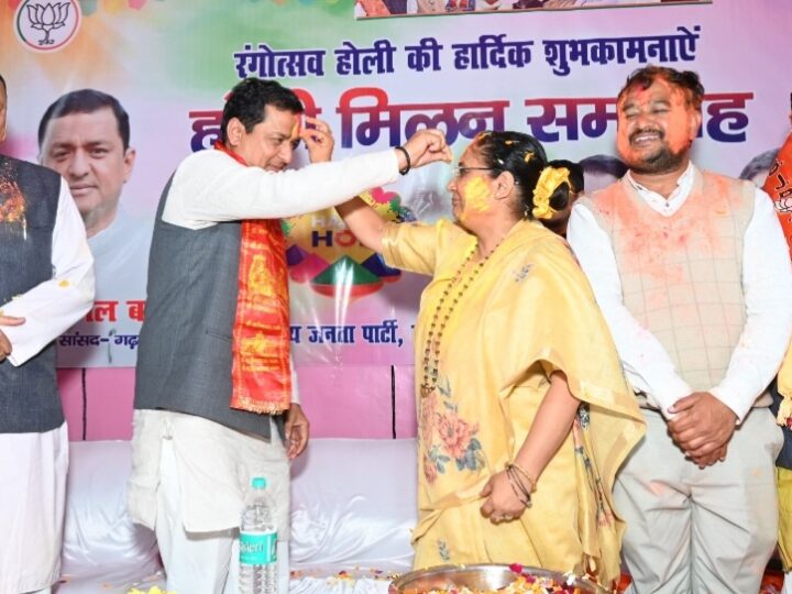 भाजपा कोटद्वार के भव्य होली मिलन समारोह में उमड़ा जनसैलाब