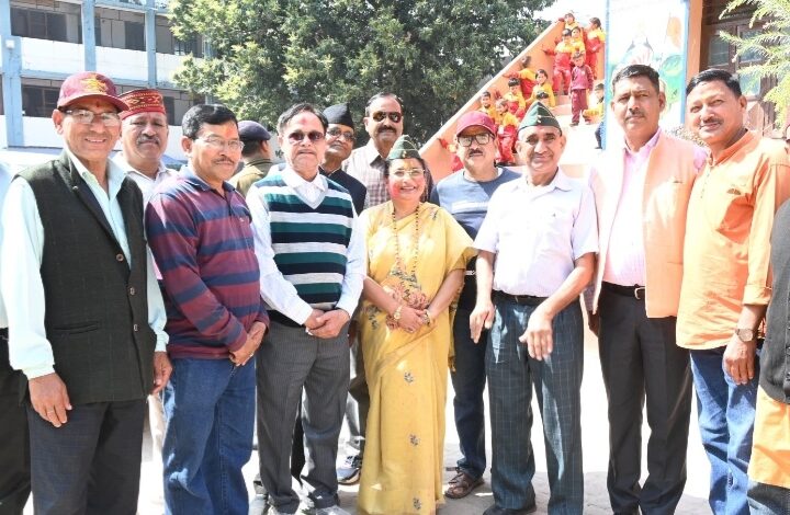 विधानसभा अध्यक्ष ने पूर्व सैनिकों व विद्यार्थियों संग मनाई होली