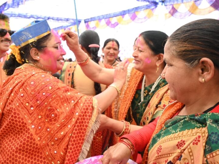 विधानसभा अध्यक्ष ने विभिन्न कार्यक्रमों में शामिल होकर दी होली की शुभकामनाएं