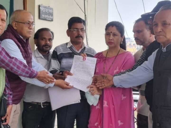 लालढांग- चिलरखाल मार्ग पर कमर्शियल वाहनो के संचालन के लिए कांग्रेस ने भेजा मुख्यमंत्री को ज्ञापन