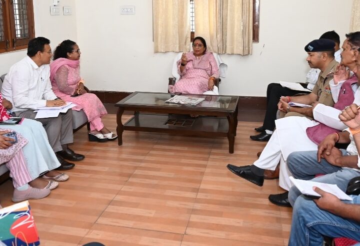 गैस एजेंसियां डोर-टू-डोर वितरण करें सुनिश्चित- ऋतु खण्डूडी