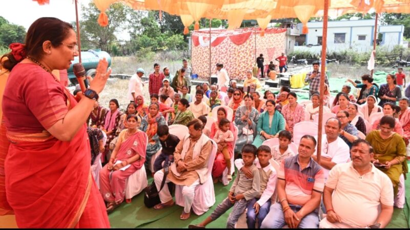 विधानसभा अध्यक्ष ने वार्ड नं० 32 शिवराजपुर में किया सड़क का उद्घाटन