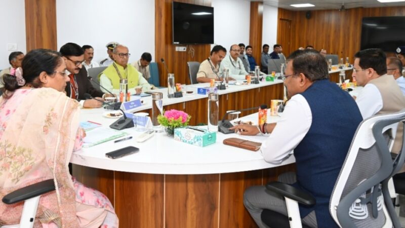 एक दिवसीय विशेष सत्र “नारी सम्मान – लोकतंत्र में अधिकार” को लेकर विधानसभा अध्यक्ष ने ली बैठक